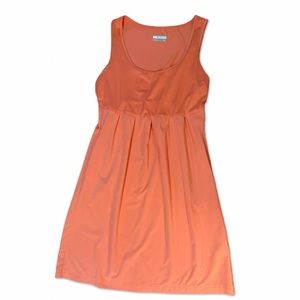 Women's NWOT Coral Columbia Dress size Medium with pockets.
